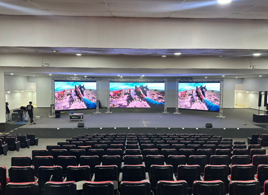 Montagem de Painel de LED em evento corporativo em Palmas
